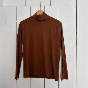 NWT Diega Lightweight Turtleneck